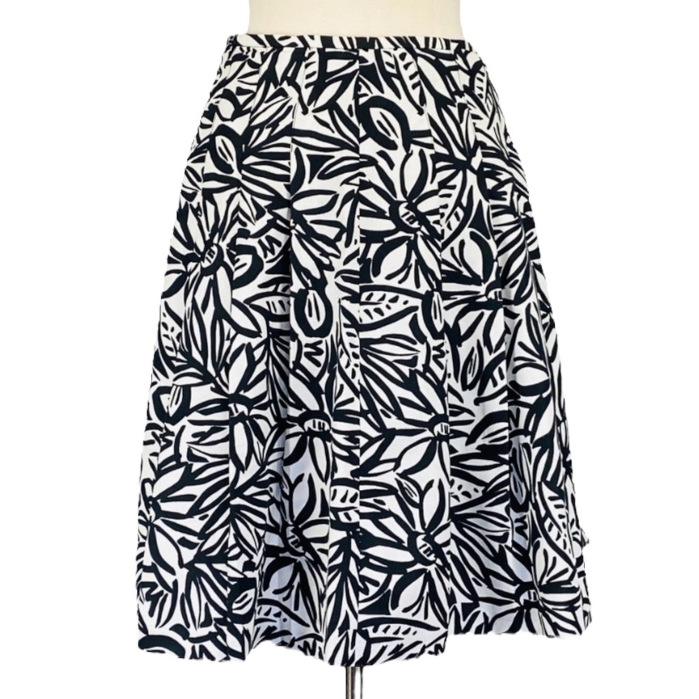 Jones New York Womens Petite Black White Floral Skirt Pleasted Full size 2P